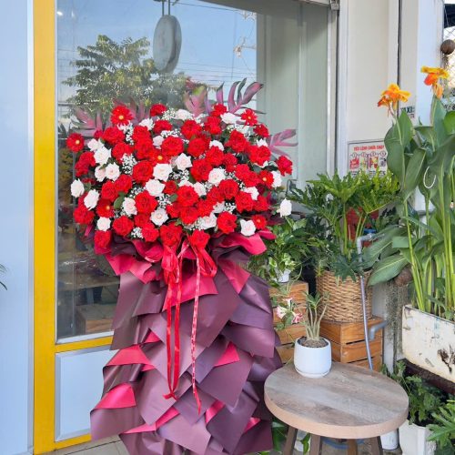 kệ hoa khai trương tông đỏ giá rẻ