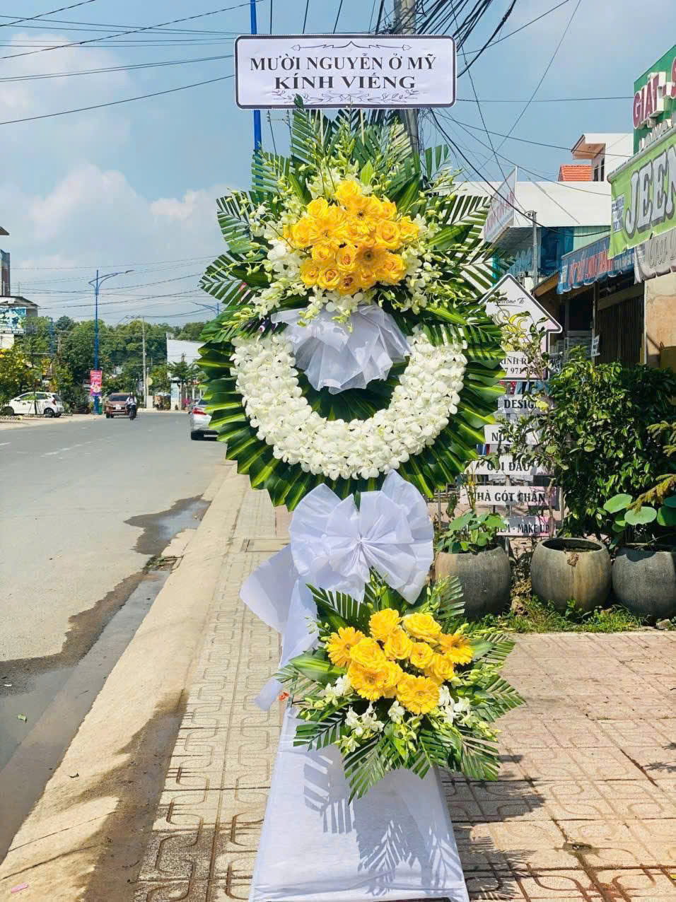 đặt hoa viếng đám tang tại tân thành